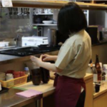 バイト先の女性から『私、何歳に見える?』 と言われたので-5歳して『22歳くらい…ですかね?』と言ったら・・・えっ?!