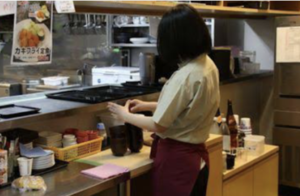 バイト先の女性から『私、何歳に見える？』 と言われたので-5歳して『22歳くらい…ですかね？』と言ったら・・・えっ？！