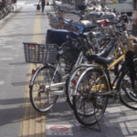 路駐された自転車のカゴにNintendo スイッチが、、盗まれるのではと心配でしばらく見守っていたら大学生が近づいてきて・・・