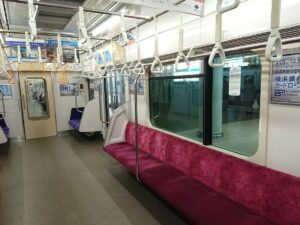 地下鉄の窓から飛んできた異物が目に入った客。眼科を受診したら・・・ゾッとする話。