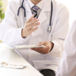 働きすぎで倒れた男性。気分転換をしていた事も医者に伝えると→衝撃的な注意を受けた・・!