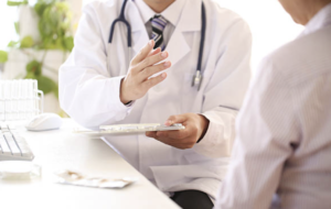 働きすぎで倒れた男性。気分転換をしていた事も医者に伝えると→衝撃的な注意を受けた・・！