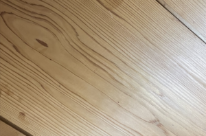 「今泊まってる宿 天井に手形いっぱい」→投稿された写真を見たら・・・ひぇっ、、マジか