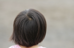 ４歳の娘の足にぬるいお茶をこぼしてしまったため何度も「ごめんね」と伝えたら後日・・・ひぃぃぃいい