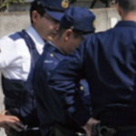 「ちょっとコンビニ行こ」思って外出したら警官6人くらいに取り囲まれて・・・人生でそうそう聞くことのない言葉を聞くことになった話