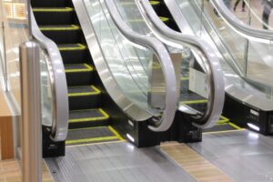 ワンピースを着てエスカレーターに乗っていたら女性に起こった恐怖体験に・・想像して鳥肌が立った