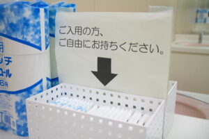 中学校で生徒に「生理用品をトイレに置くことになりました」と伝えたら女子生徒たちが・・・