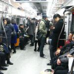 電車の中で赤ちゃん連れのお母さんから「すみません」と言われた男性。→まさかの対応に「オチが凄い」「神」
