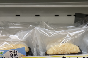 シェフから「食べたいと思えない」と酷評されたファミマのツナマヨおにぎり。→とあるファミマのポップが・・・（笑）