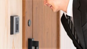 自宅を訪問してきた営業マンをすぐに帰らせた『意外な一言』が・・・みんなもこの手段使ってみて