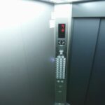 『エレベーターに不審な人が乗ってきたら・・・』この対処法は覚えておくべき!