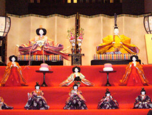 お雛様の箱を開けると去年の自分からの手紙が入っていて、読んでみたら・・・