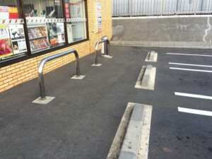 「コンビニの外にある車で店内がザワついてる・・」見てみたら・・・