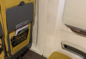 「こんな夫婦は少ないと思う」→新幹線の座席で食事をする二人に隠された真実にえぇっ！！