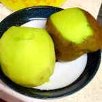 まるでキウイのように緑色のじゃがいも。母親は食べられるというが調べてみたら・・・