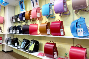 娘の友達に「キャメル色のランドセルいいね」と言ったら・・・えっ、、