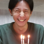 実家で出てきた「巨大シュウマイのケーキ」が最高だった→見てみたら・・・これはテンション上がる(笑)