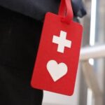 ヘルプマークを持って「すみません…」と弱々しく助けを求める男性。お手伝いしましょうか?と声をかけたら・・・えっ