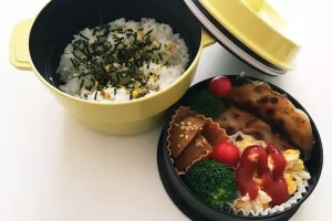 「冗談だとしても笑えない」話しかけてきた上司が一言。「また弁当ー？・・・」続く言葉に絶句。