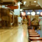 ラーメン屋で「これ不味いわ」と怒って退店したおじさん。すると30代くらいのサラリーマンが・・・