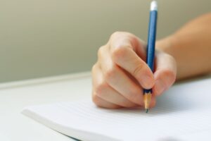 中学の人権作文で「いじめは無くならない」と書いたら先生に・・・