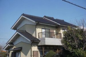 「一万円で買ったボロ戸建てのベランダが崩壊」見てみたら・・・ひぃぃぃいい