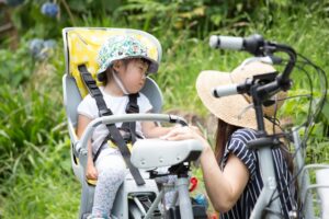 「まじでやめて」自転車チャイルドシートに座らせた子供を・・救急隊員が注意を促しています