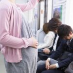 電車で妊婦さんに「ボク、次の駅なので座ってください」と声をかけた男子高校生。→この後の展開に、、グッとくる・・!