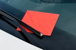 車のワイパーに挟められていた紙・・・開いてみたら、、何コレ！？！