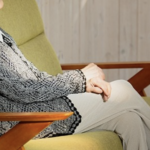 今まで散々な目に遭わされた姑から「お風呂入るの手伝って」と言われた嫁はこう返した・・