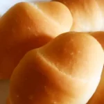 いつも食べかけのロールパン渡してくる１歳児。なぜなのかと思っていたら・・えぇっ？！