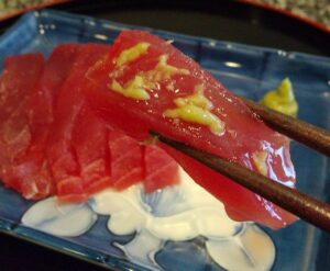 高級鮨屋で大将から教わった『スーパーのマグロの刺身をめちゃくちゃ美味しくする方法』がマジで凄い・・