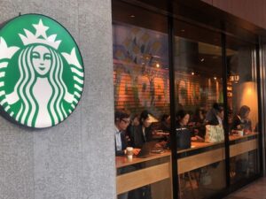 スタバの店員に一目惚れした客のアプローチ方法が・・ヤバすぎ。。