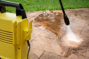 高圧洗浄機で洗車していたら・・・思いもよらぬ事態に、、悲鳴。