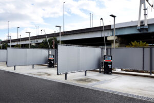 洗車をする彼氏に「そんなピカピカにしなくてよくない？」と文句を言う彼女。すると彼氏が破壊力抜群な返しでその場にいた人たちの度肝を抜いた話・・