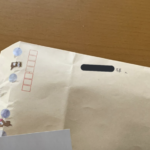 産後迷惑がかかったらいけないと挨拶のギフトと手紙をポストに投函したら、下の階の住人が・・・