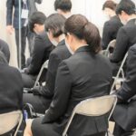 『不真面目だけどコミュ力の高い学生』と、『真面目で控えめな学生』が就活をした結果・・・考えさせられる。