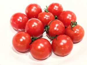 「捨てるのちょっと待ったー！」シワシワになったミニトマトはたったこれだけでプリプリに復活！神業が話題です♪