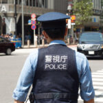 落とし物を交番に届けるとタメ口で対応する警官。何故タメ口なのかと聞いてみたら理由が・・・