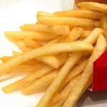 人生のライフハックベスト3に堂々ランクイン!「5分以上たってもまだカリッとしてる」マックのポテトの持ち帰り方は・・・