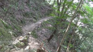 『遭難時に下山を試みてはいけない理由は・・・』→イラストに「背筋が凍った。。」「知らなかった」