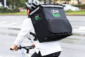 暑〜い日にUberEatsの配達員に冷たい飲み物をあげたら・・・えぇぇぇっ