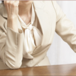 とある会社のお局はミスをすると・・・必ずする『仕草』に動揺を隠せない(笑)