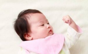 左利きの人間を激しく嫌っていた父。孫が左手ばかりを動かすのを見て・・・