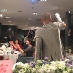 「何度聞いても飽きない」妻は友人の結婚式二次会で・・・