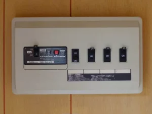 客「ブレーカーが落ちてからテレビが映らない」と連絡があり、見に行くと、、思わず絶句した理由が・・・