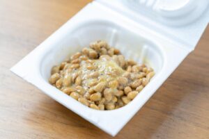 納豆を年間1800パック食べてる女性がススメる抜群に相性のいい組み合わせが為になりすぎる！疲労回復にはコレ。