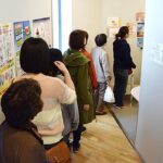 尿意が限界の状態でトイレへ向かうとそこには長蛇の列。女性が、思わず発した『まさかの一言』が・・・