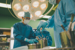 夜中に入った緊急オペに当番でもないのに快く入ってくれた医師。→翌朝、この医師に告げられた一言に・・えぇっ！？