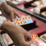 スーパーで「20時を過ぎたらいくらでもいいから値下げして」と言われたのでキャベツを5円にしたら・・・